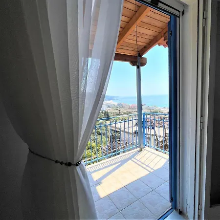 בית הארחה Sea Horizon House Alexis