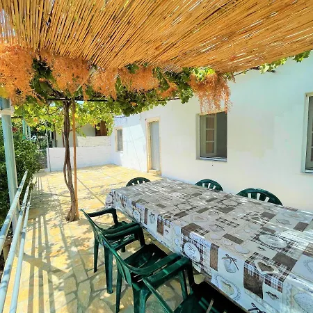 בית הארחה Sea Horizon House Alexis הימארה