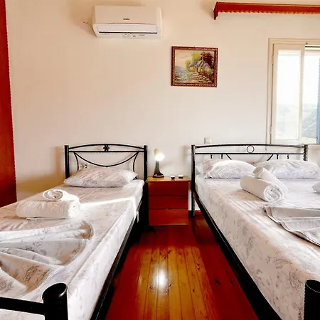 בית הארחה Sea Horizon House Alexis 3*