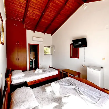 בית הארחה Sea Horizon House Alexis הימארה